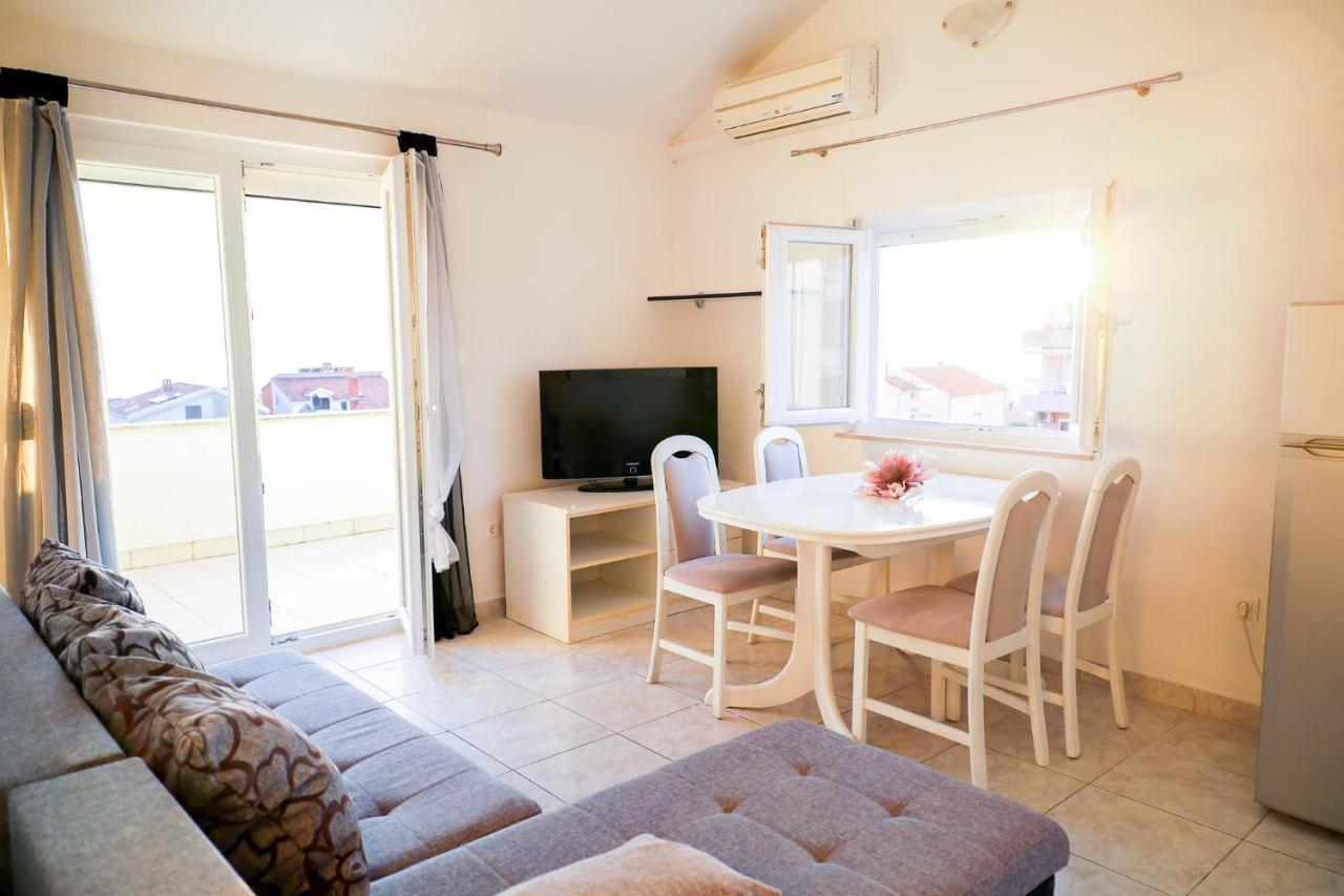 The Florens Residence Near The Beach With The Pool, Bbq And Kids Playground, Zadar Diklo Zewnętrze zdjęcie
