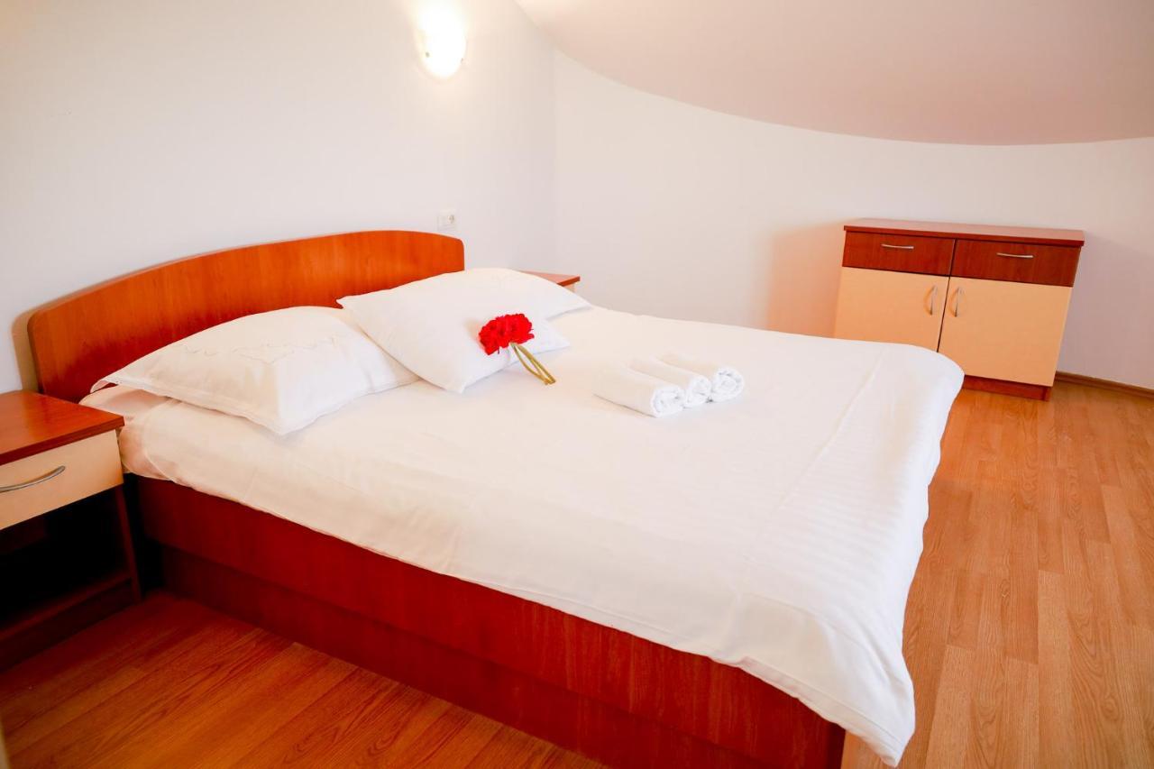 The Florens Residence Near The Beach With The Pool, Bbq And Kids Playground, Zadar Diklo Zewnętrze zdjęcie